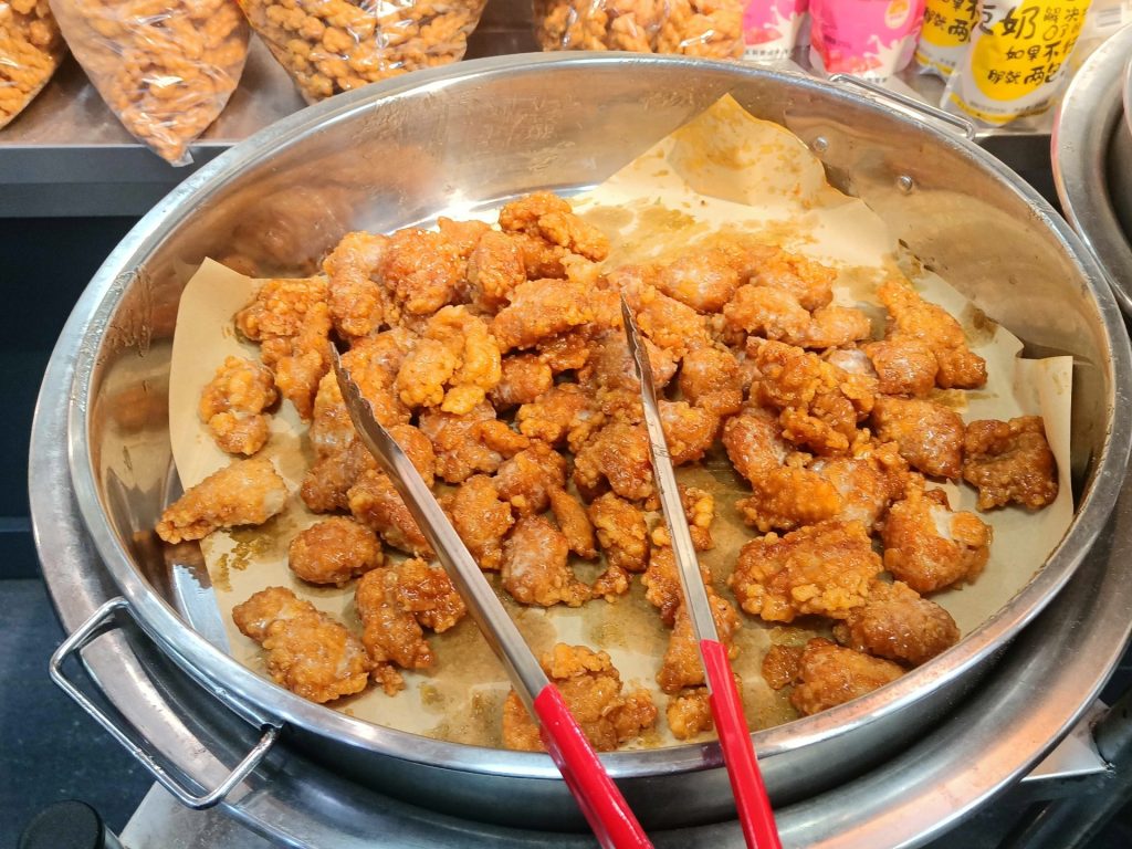 Korean fried chicken with cheese seasoning powder, the style of Bburinkle chicken