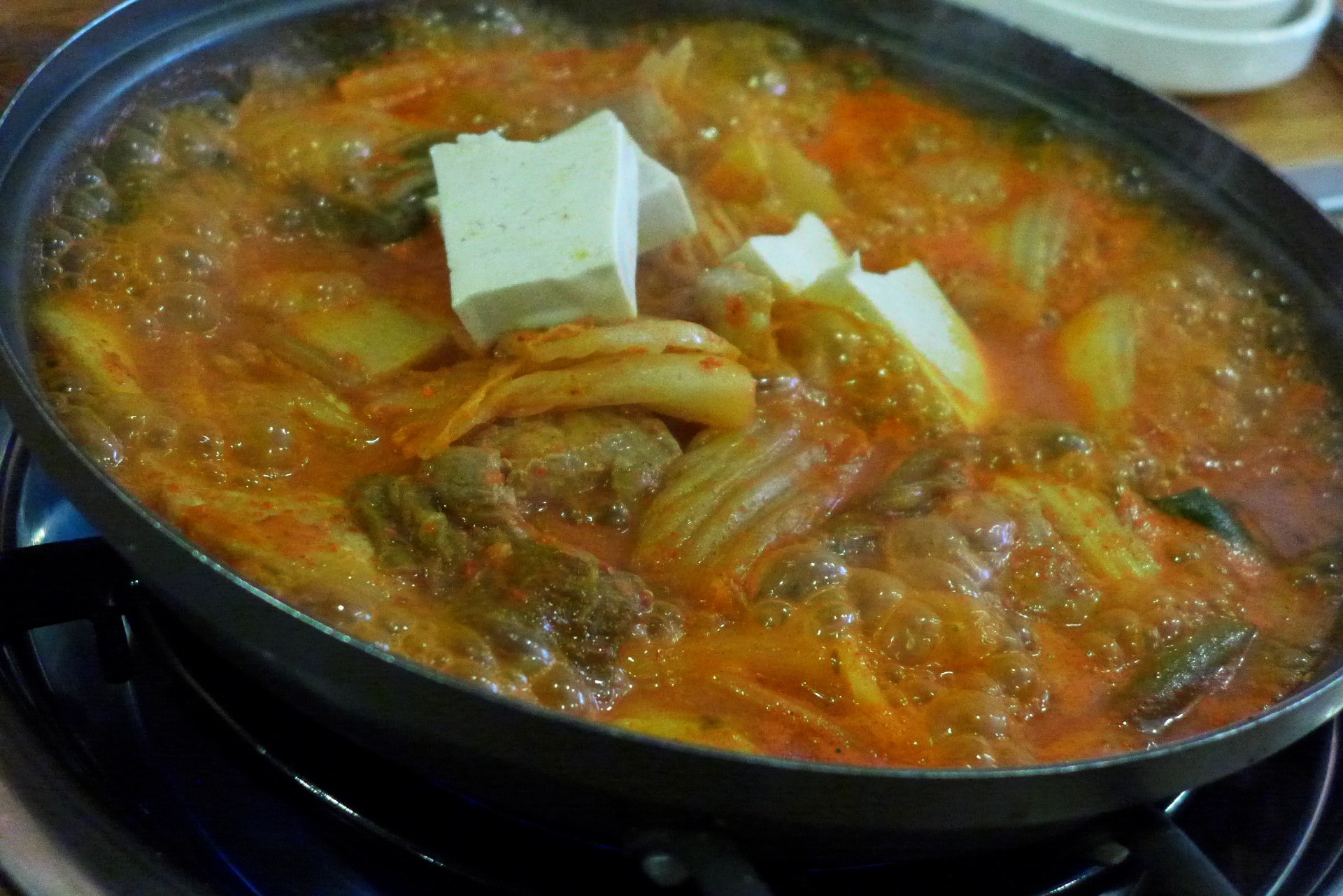 SEVENTEEN’s Favorite Korean Foods: Confirmed vs Fan Lore, Explained by a Korean (2026)