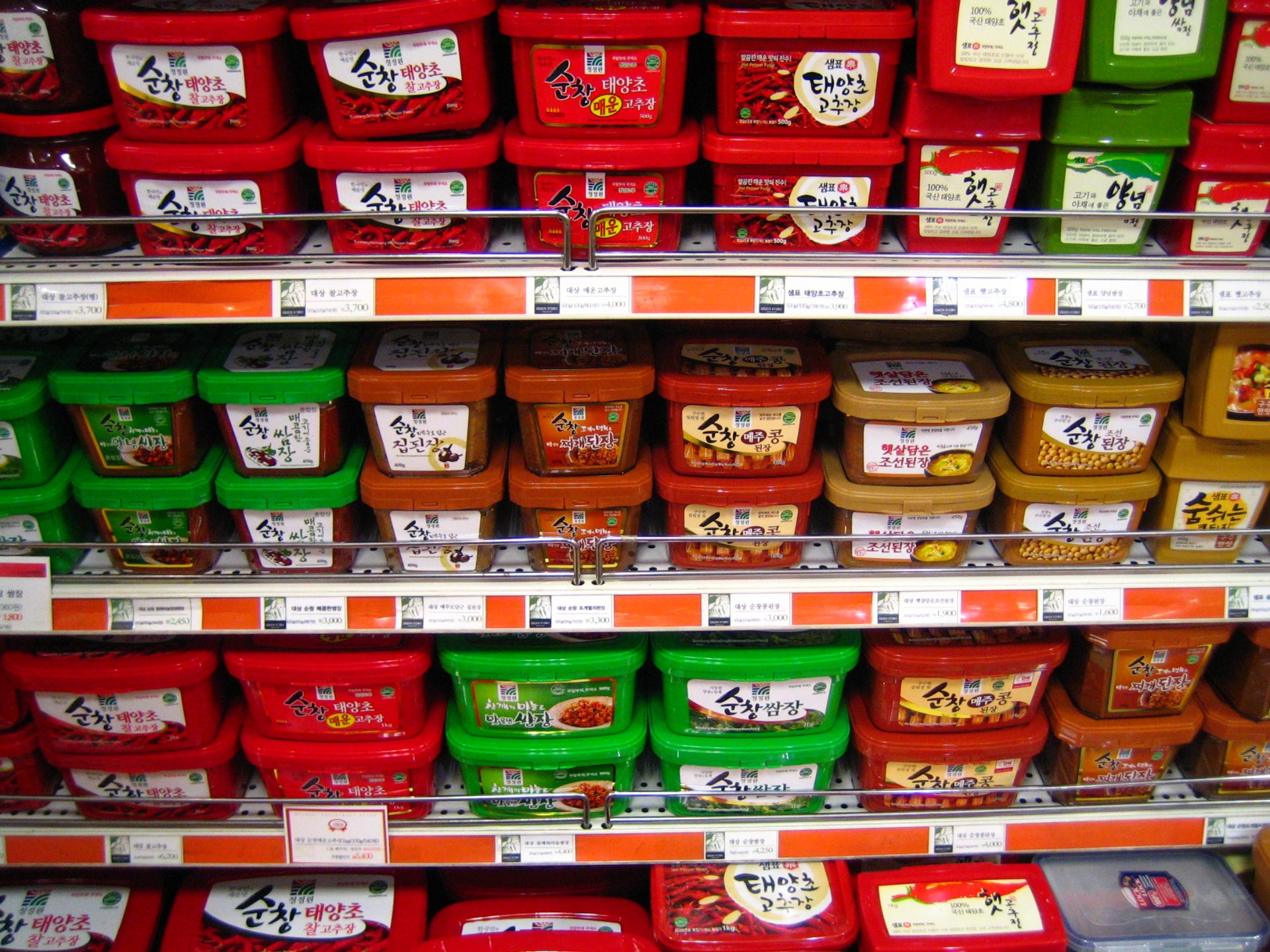 Korean Pantry Staples to Buy in Korea (2026): Shopping List, Brands & Packing Tips