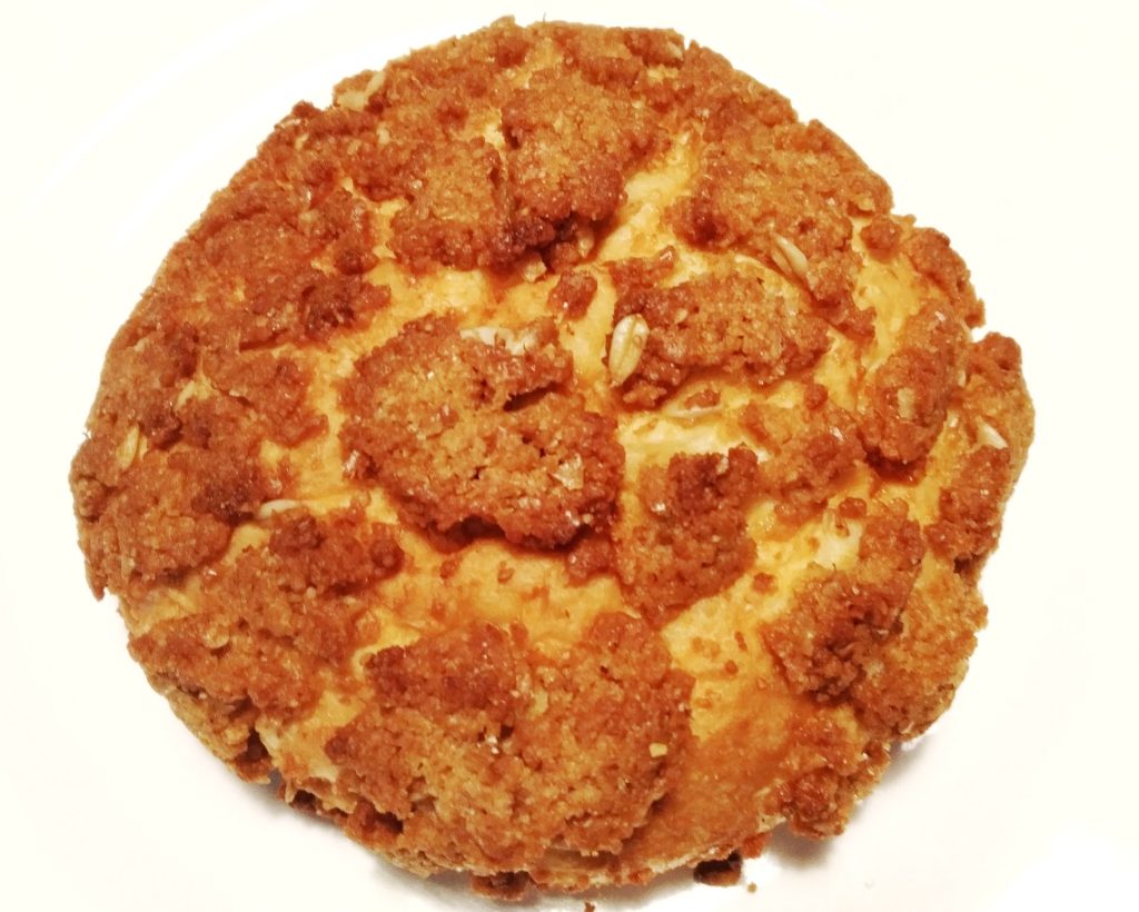 Soboro-ppang, Korean streusel bread sold at every neighborhood bakery