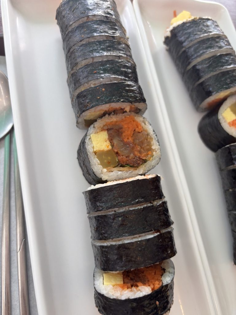 Bul-jeyuk spicy pork gimbap cross-section